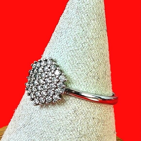 925 Sterling Silver Ring Sz 7 with Moissanite Gemstones - Picture 10 of 12